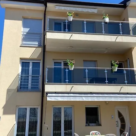 Mira Apartament *